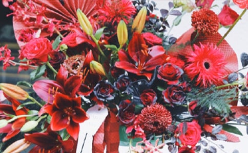 �P(gu��n)����ʿ�o(j��)����������Ӣ�۾��I(xi��n)���@�xʽ�^��з��ģ�ͨ��5ƪ��