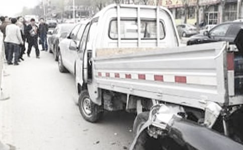 �����x����ͨ�¹ʺͽ�f(xi��)�h��15ƪ