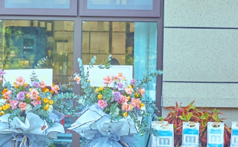 �_�I(y��)�_��ף������