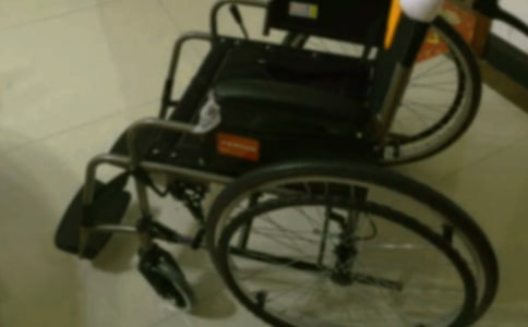 《搖著輪椅上北大》讀后感