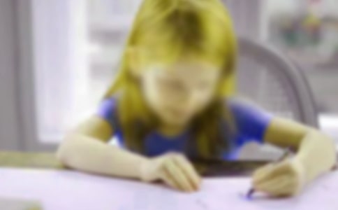 女孩的眼淚最珍貴高中作文