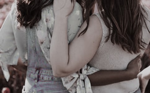 有關(guān)形容女子美貌的句子