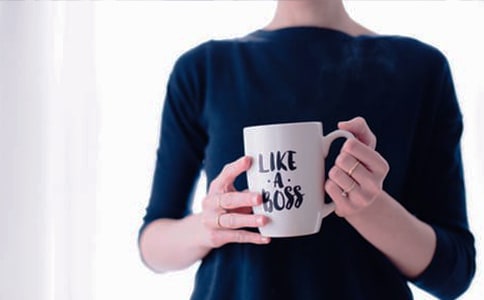 企業(yè)家家名人故事:霍英東的創(chuàng)業(yè)故事_1000字