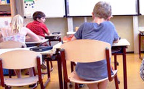 關(guān)于同窗情的高一作文_高一作文