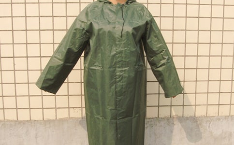 賣(mài)雨衣的小男孩作文